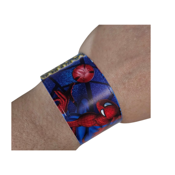 Pulseras slap decorativas 12 und cumpleaños Spiderman - Imagen 2
